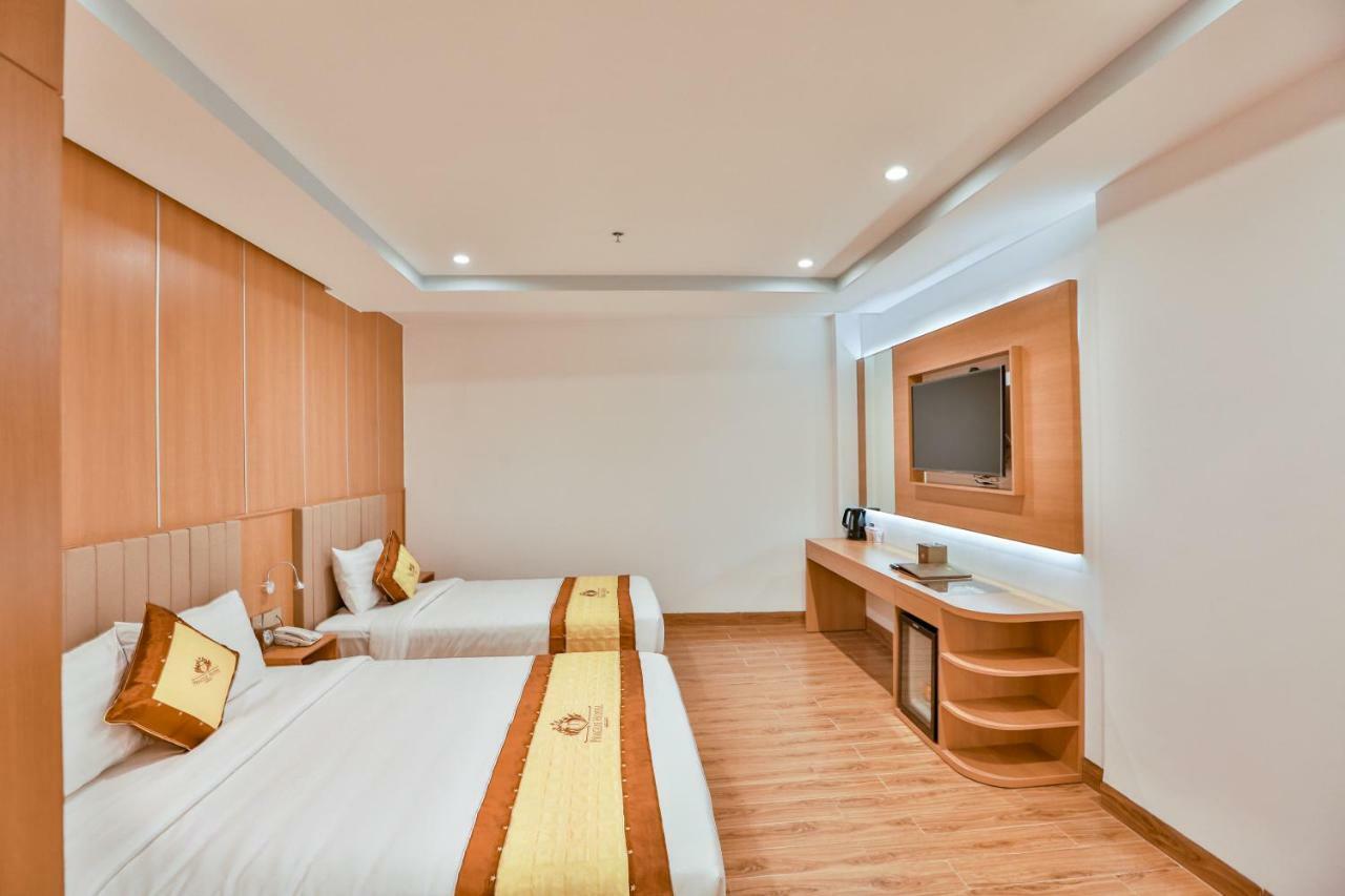 Prague Saigon Airport Hotel Хошимин Екстериор снимка